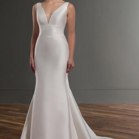 Wedding dress - Picture 1 of 8